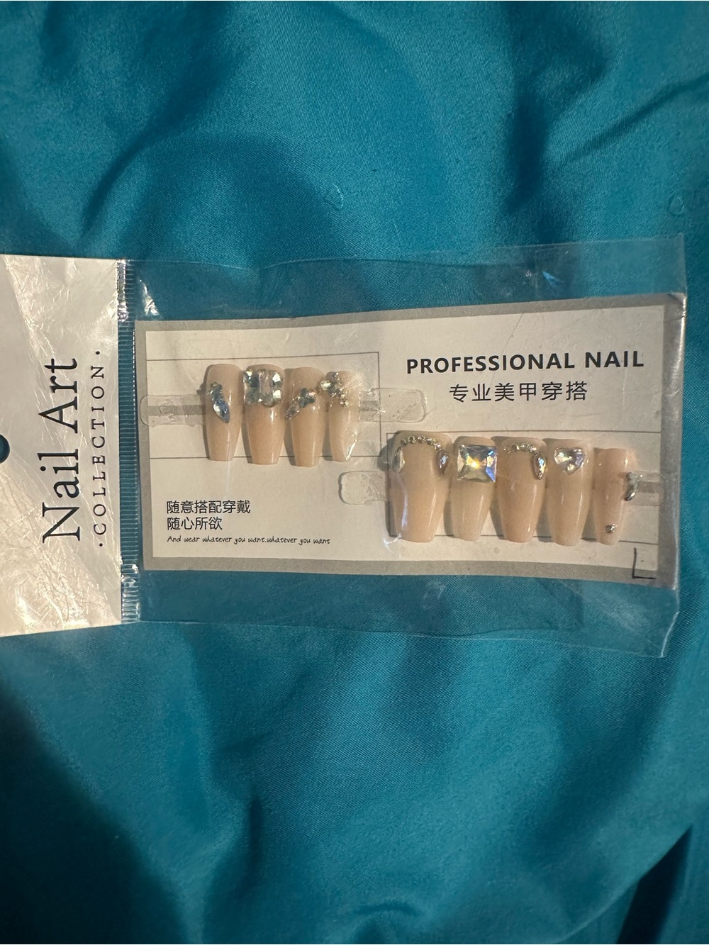 Professional Nail Art Nude Press-On Nails with Rhinestones